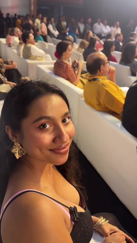 ANJANA MOHAN HUGE BOOBS AMPLE CLEAVAGE VIEW UUFFF