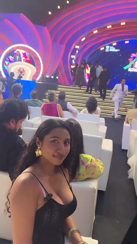 ANJANA MOHAN HUGE BOOBS AMPLE CLEAVAGE VIEW UUFFF