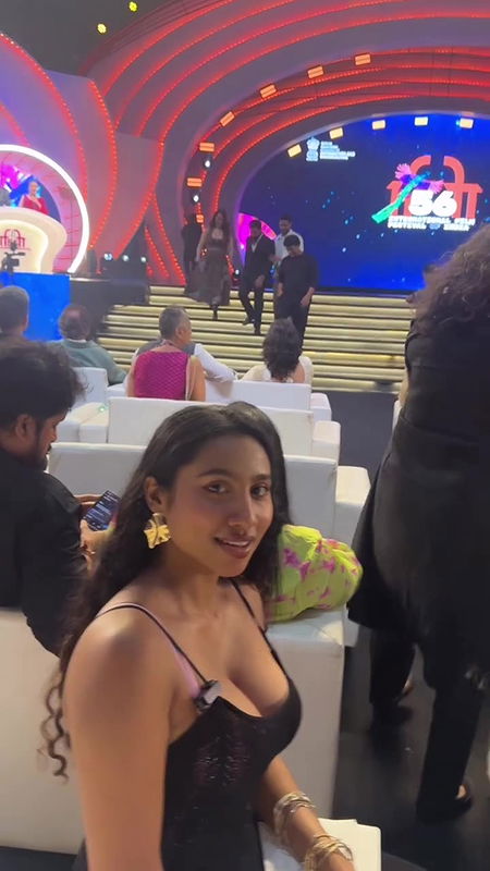 ANJANA MOHAN HUGE BOOBS AMPLE CLEAVAGE VIEW UUFFF