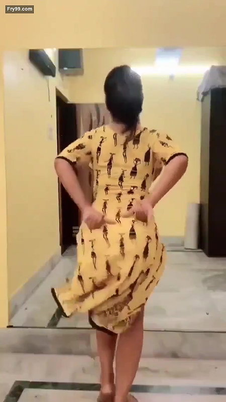 DESI INDIAN BABE SEXY DANCE SHAKIN BOOTY