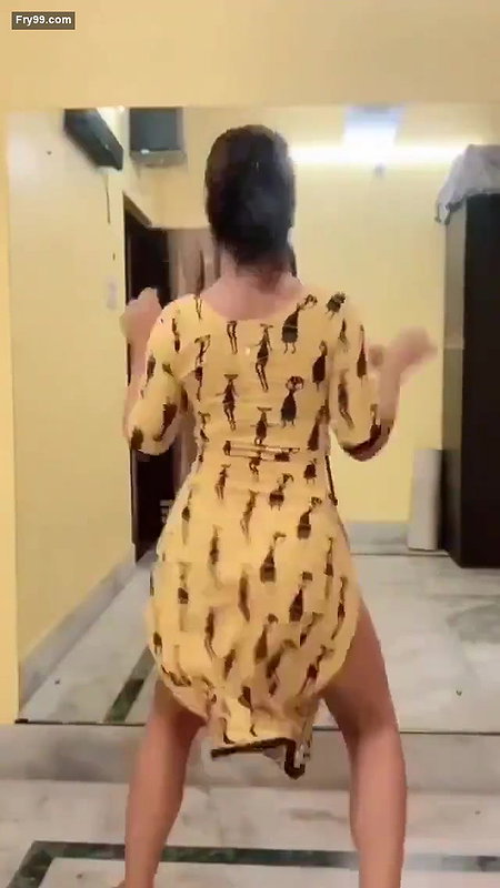 DESI INDIAN BABE SEXY DANCE SHAKIN BOOTY