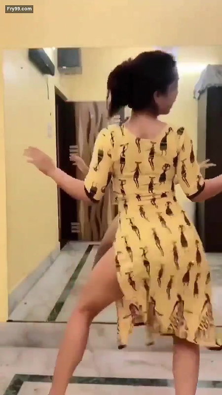 DESI INDIAN BABE SEXY DANCE SHAKIN BOOTY