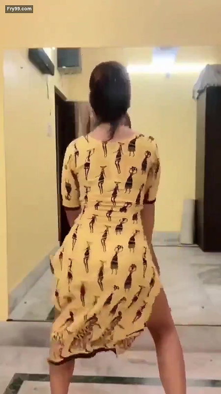 DESI INDIAN BABE SEXY DANCE SHAKIN BOOTY
