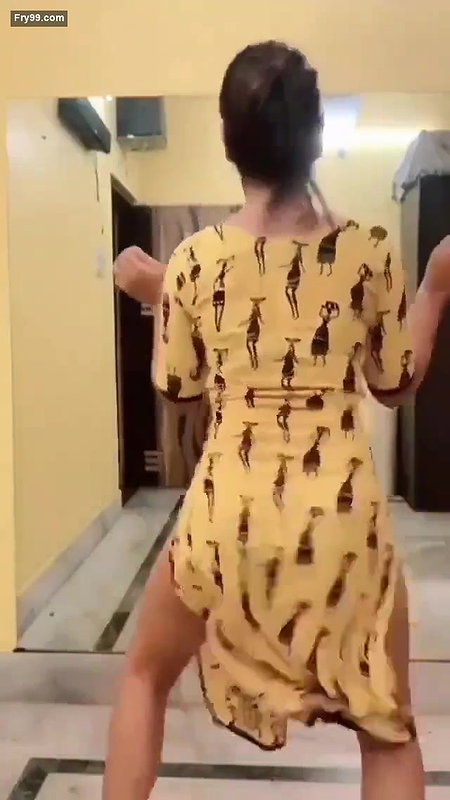 DESI INDIAN BABE SEXY DANCE SHAKIN BOOTY