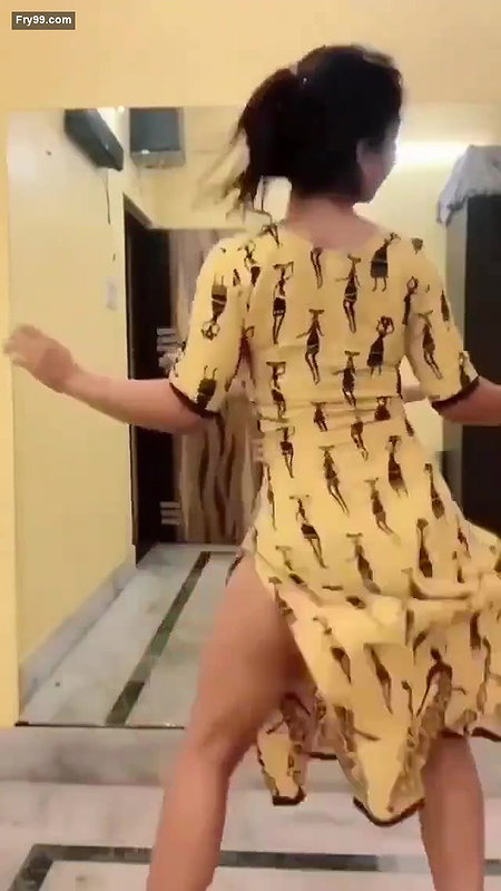DESI INDIAN BABE SEXY DANCE SHAKIN BOOTY