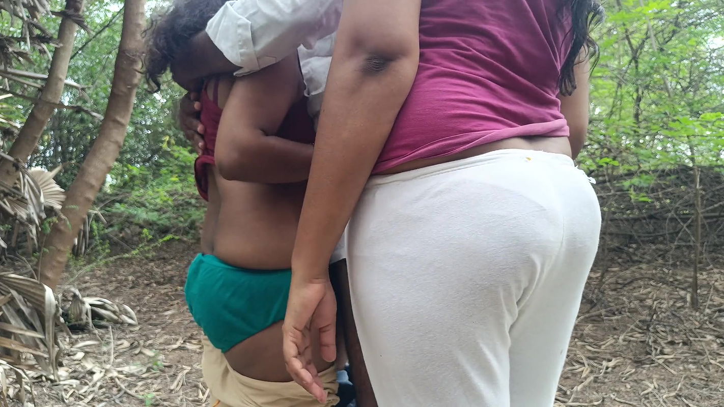 Hot Threesome hard fucking in outdoor