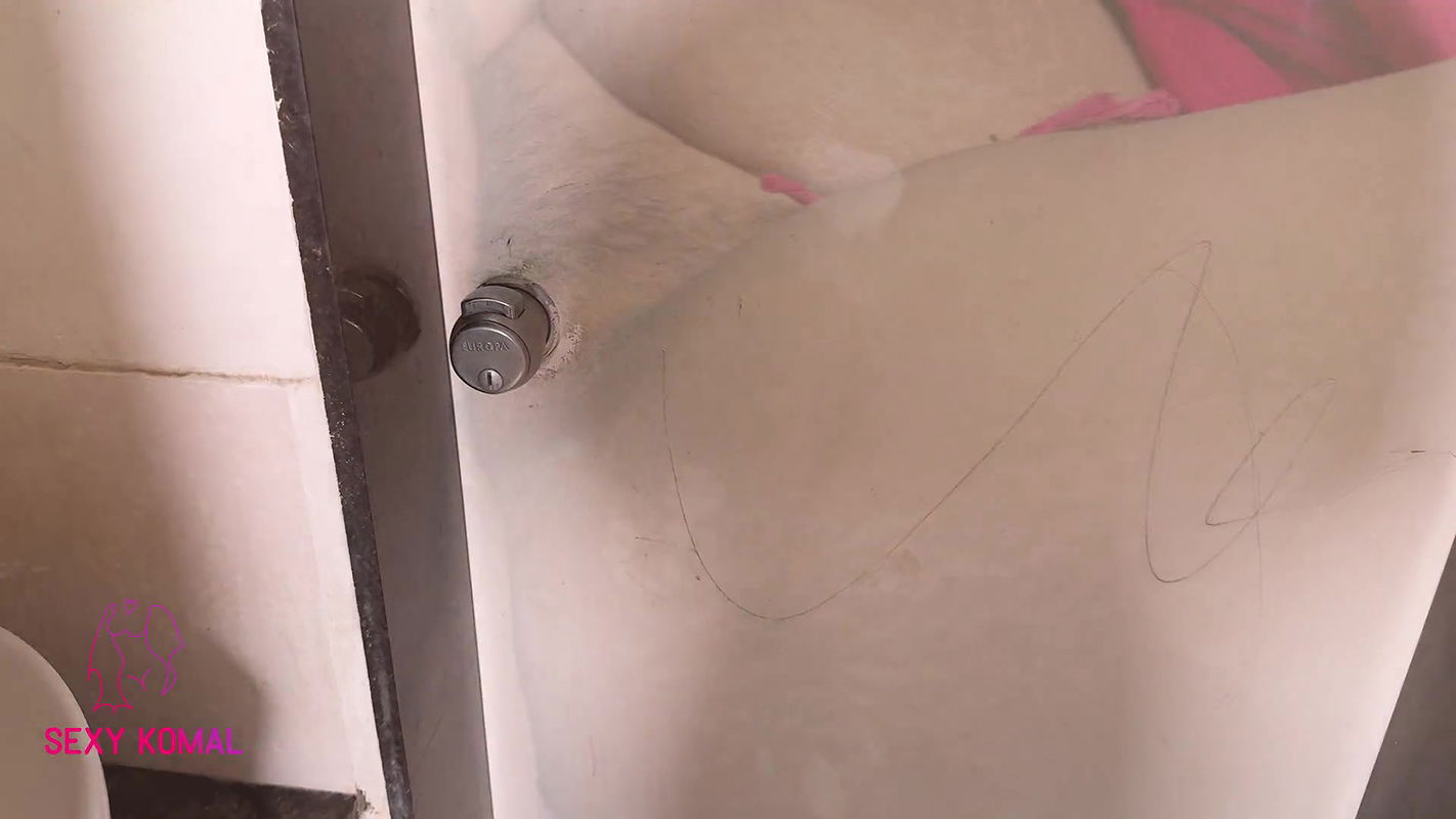 Soft! the Owner of the House Came to the House to Ask for a Feast, the Husband Touched the Man in the Bathroom, Took the Owner’s Penis in the Pussy.