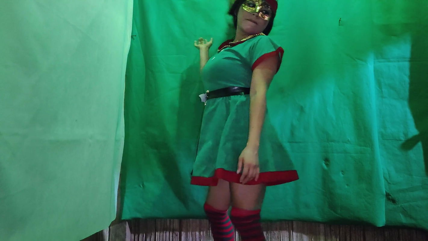 How Sexy You Are, Stepmother!! She Sent Me a Homemade Video of Her Touching Her Vagina Dressed as a Lepre