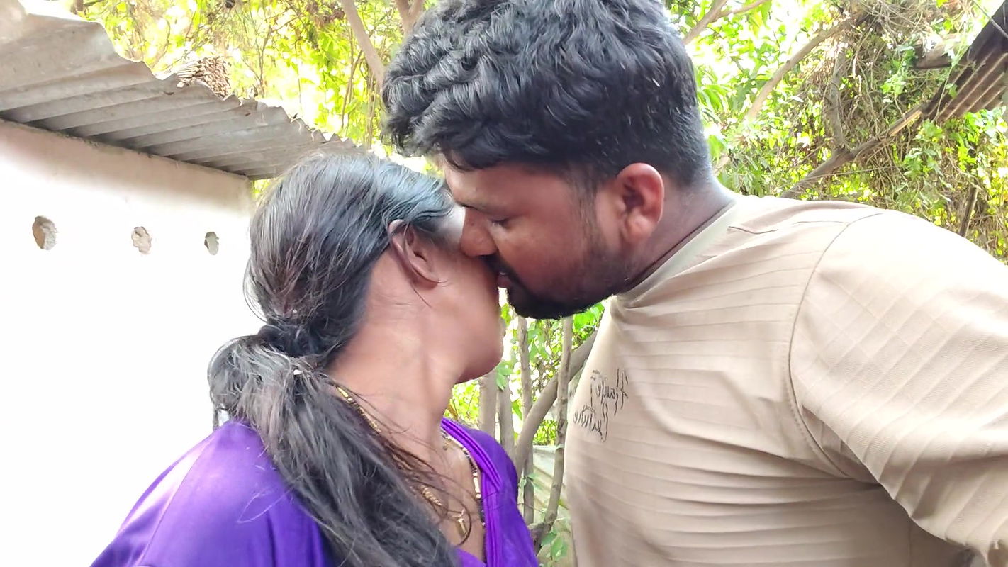 Indian Aunty – Bhabhi Has Left Her Old Husband, so She Quenched the Thirst of Her Big Ass and Pussy with the Neighbor Boy.