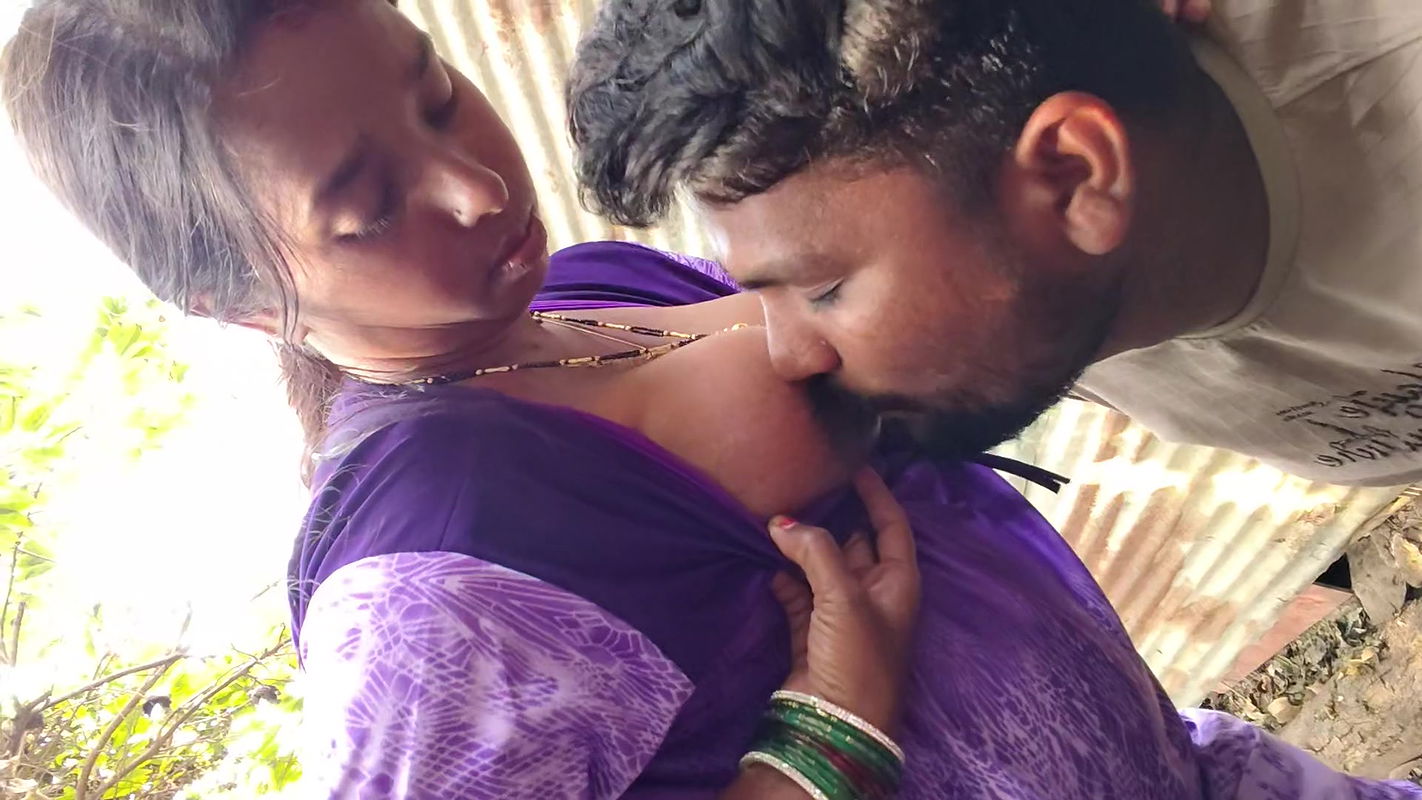 Indian Aunty – Bhabhi Has Left Her Old Husband, so She Quenched the Thirst of Her Big Ass and Pussy with the Neighbor Boy.