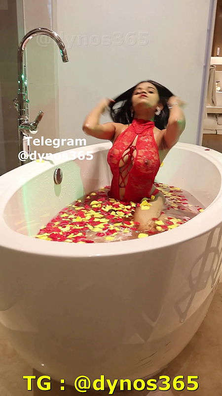 AMAIRA BATHTUB 1