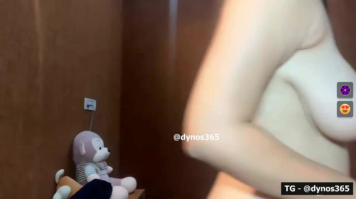 Smiley_Girl01-stripchat-ticket-show