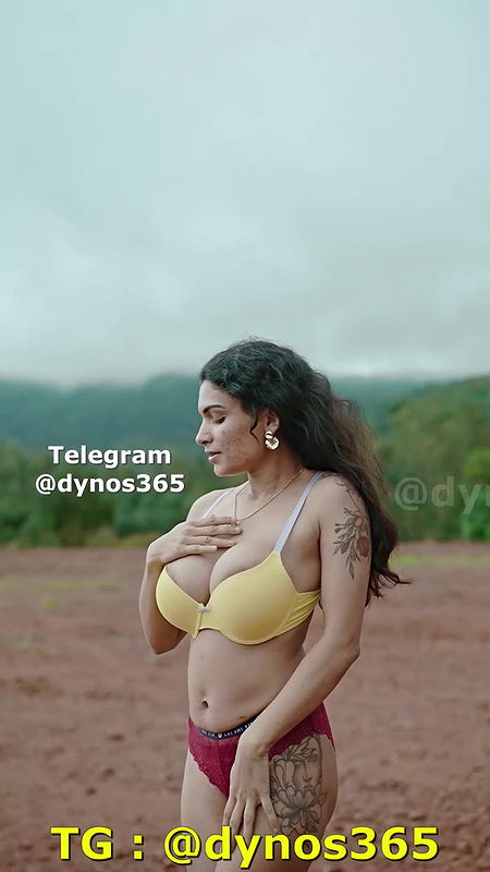 RESHMI NAIR – OUTDOOR NUDE