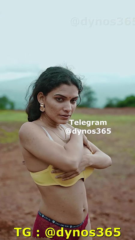 RESHMI NAIR – OUTDOOR NUDE