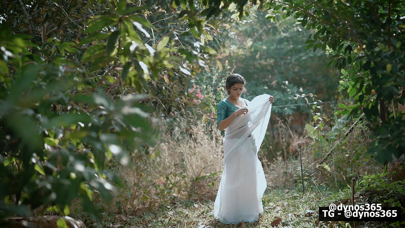 RESHMI NAIR – WHITE SAREE App video