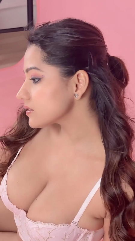 SIMRAN KAUR App video