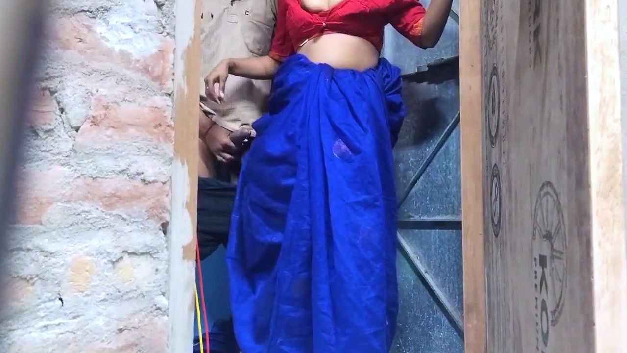 Bhabi Ki Mast Gand Ki Ched Me Padosi Devar Ne Tang Uta Ke Liya