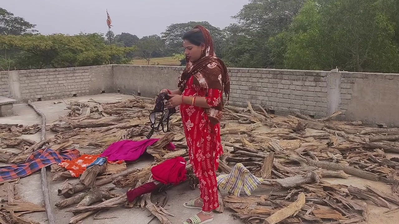 Jija Ne Apni Sali Ko Chhat Ka Upper Choda, Job Sali Dress Sukhaa Raha Tha