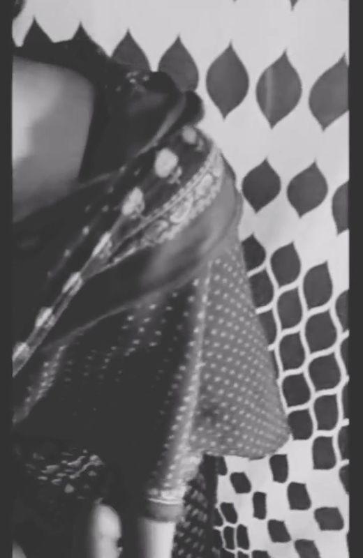 Jiju Chhodo Na Koi Aajayega Wife Ki Friend Ko Kitchen Me Pakad Ke Lund Chusaya Phir Bedroom Me Liya Ke Chut Chati to Mja Aagya