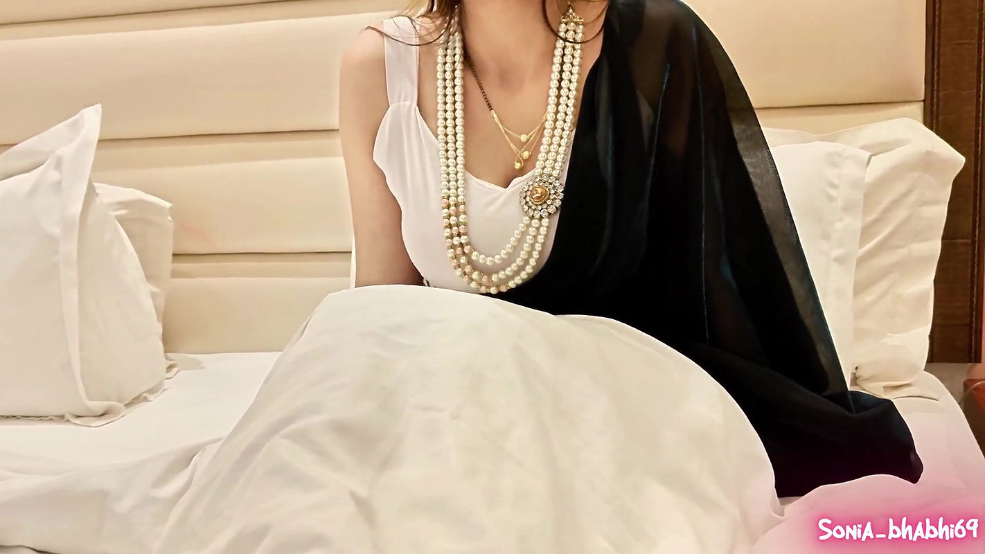 Rich Malkin Fucked by Her Driver Instead of Giving Massage.