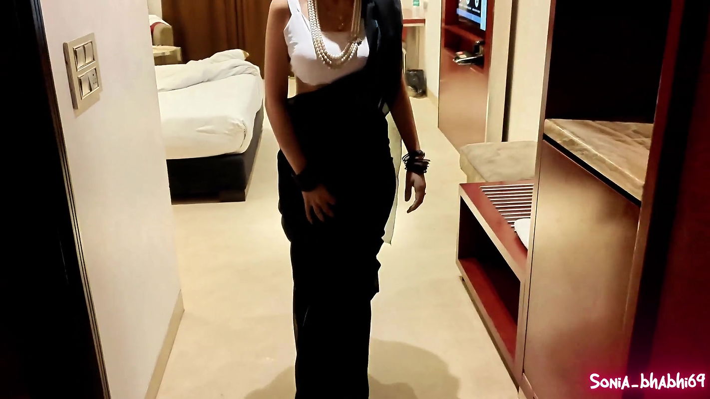 Rich Malkin Fucked by Her Driver Instead of Giving Massage.