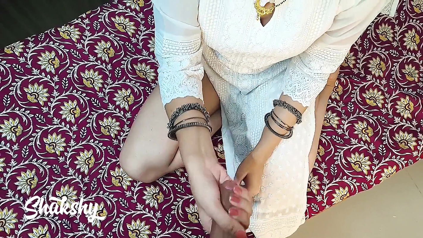 Sex with Desi Home Alone Bhabhi