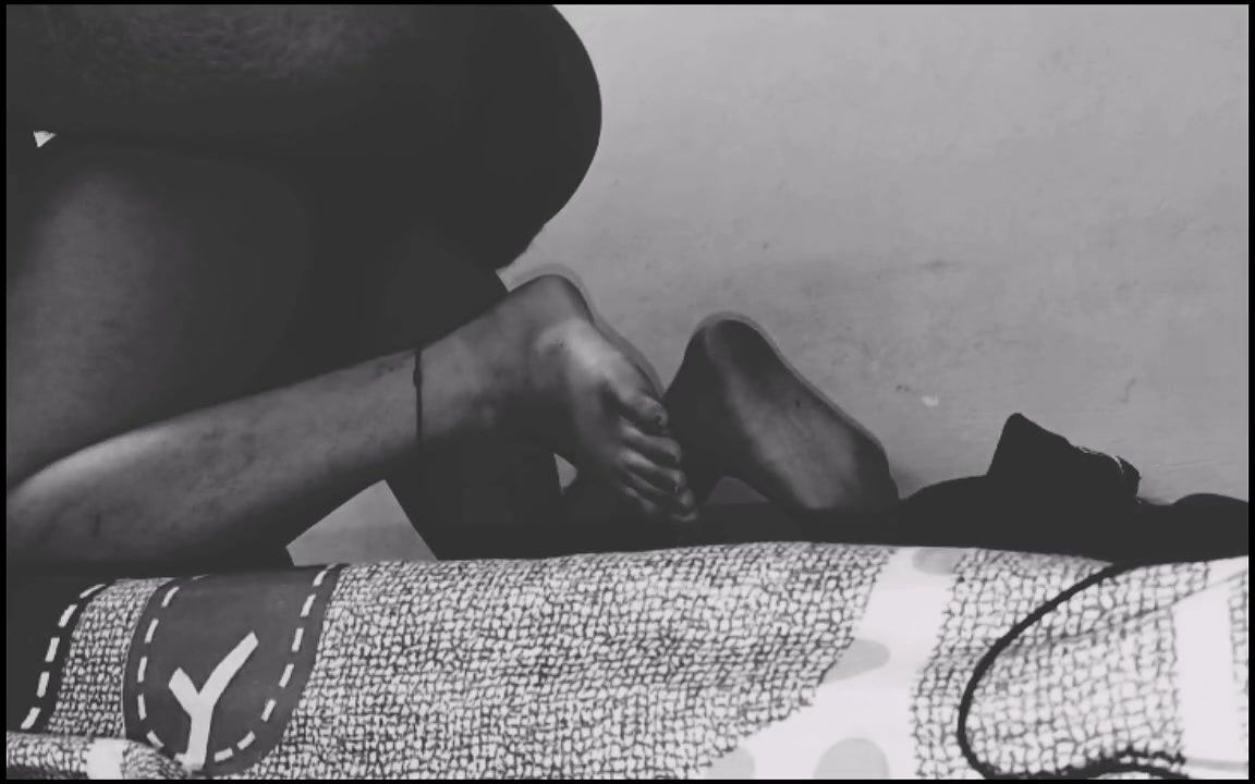 The Crying Stepsister-in-law Let Out Painful Screams, but the Stepbrother-in-law Did Not Leave Her, the Stepsister-in-law’s Tear