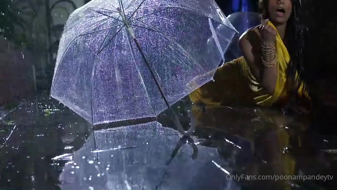 RAIN DANCE – POONAM PANDEY