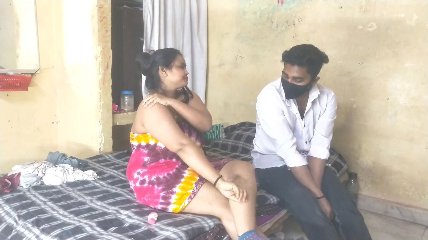 Desi Chubby Girls in Colorful Saree Wrap – Busty Amateur Bedroom Fun