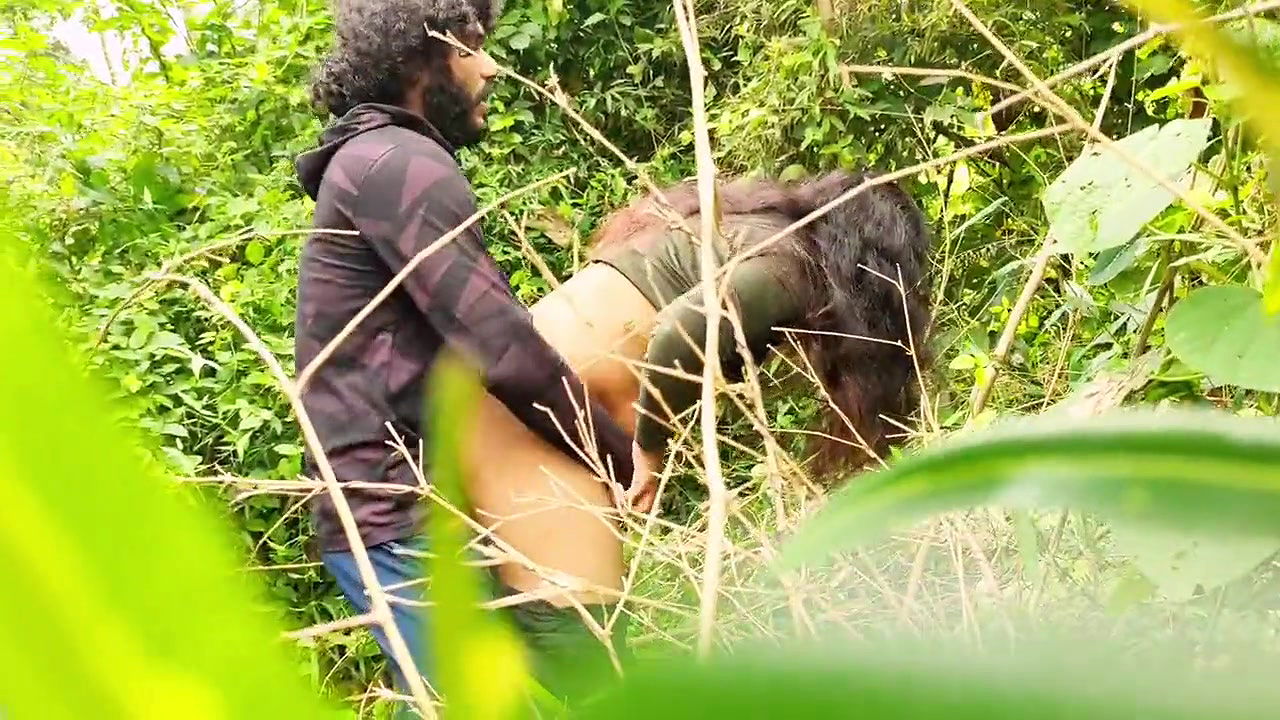 Desi Village Jungle Girl Bur Chudai Video Jungle Me Ashi─╖ke Sath Chudai Karwate Huye Pakde Gye
