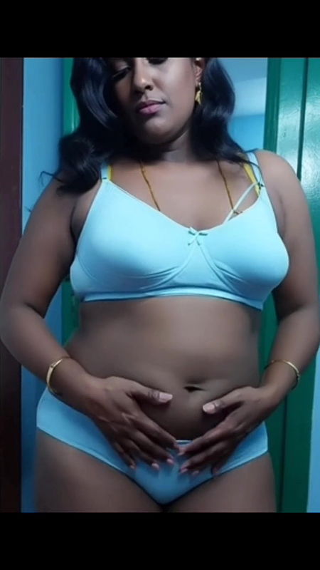 First Time Renu’s Exotic Hot Looks & Seductive Tease – Desi Tamil MILF Fire! Renuraj