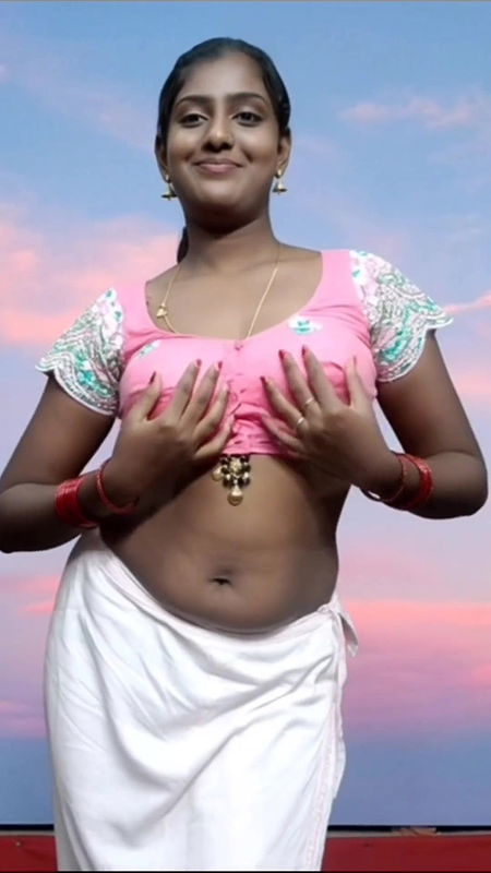 First Time Renu’s Exotic Hot Looks & Seductive Tease – Desi Tamil MILF Fire! Renuraj