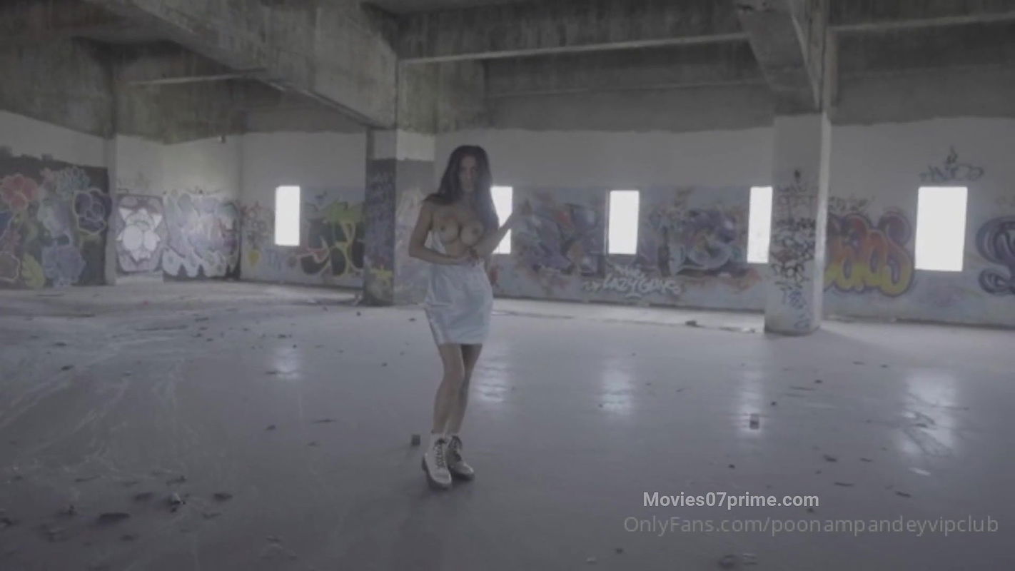 LOLLYPOP IN MY PUSSY – POONAM PANDEY