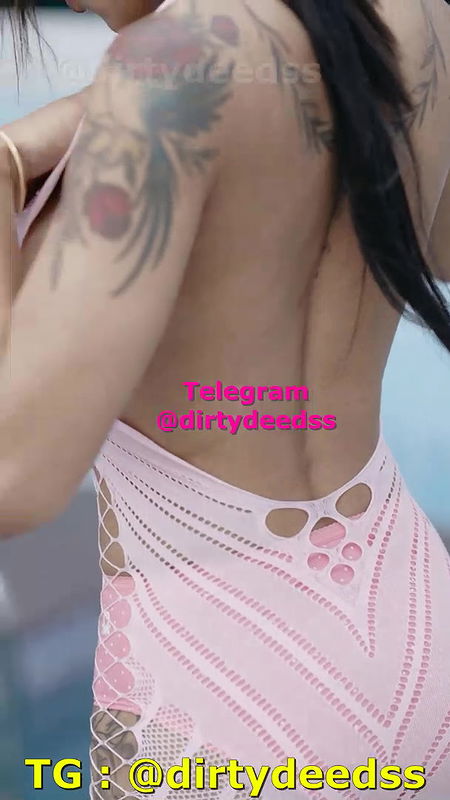 RESHMI NAIR – Pink Strip Tease VIDEO