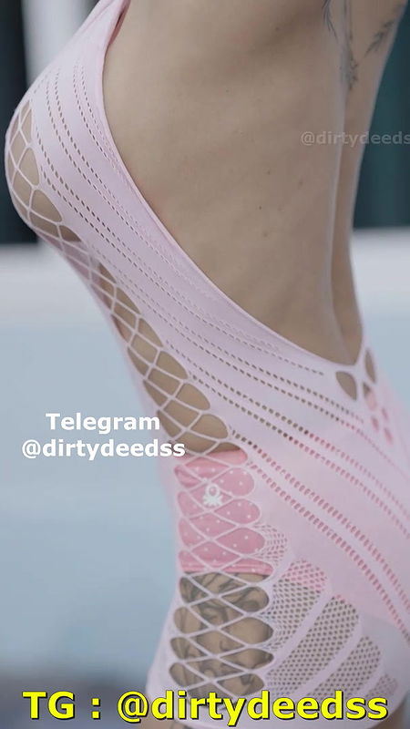 RESHMI NAIR – Pink Strip Tease VIDEO