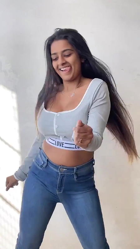 SUHU KHAN JUICY MELONS HOT