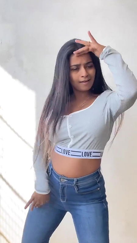 SUHU KHAN JUICY MELONS HOT