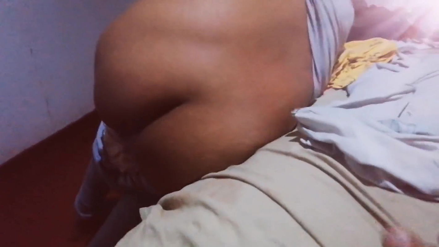 Going Room with a 37 Year Old Next Door Living Aunty Rozi