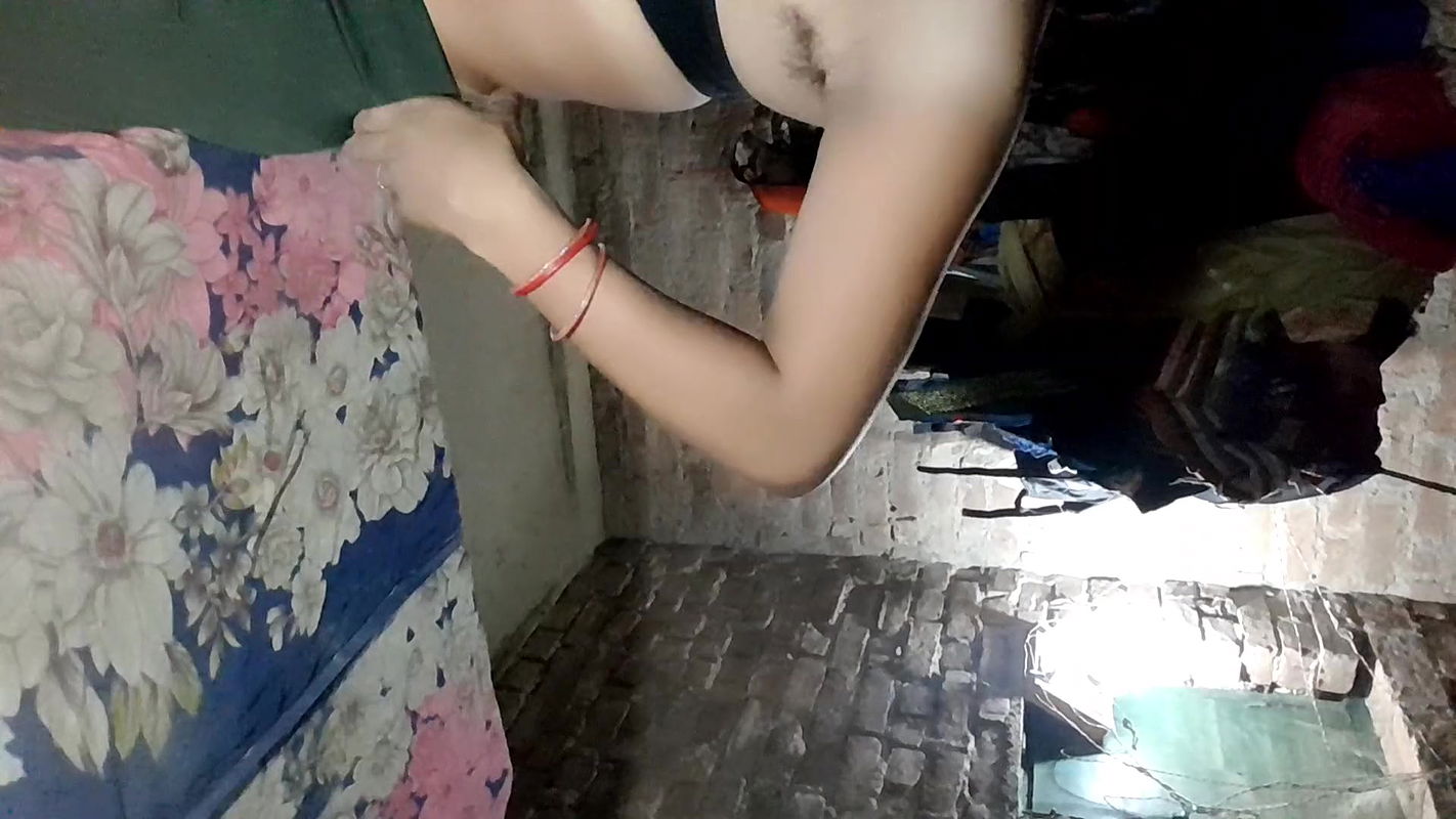 Village MILF Bhabhi First Time Sex with Her Neidghbour Boy in Room!