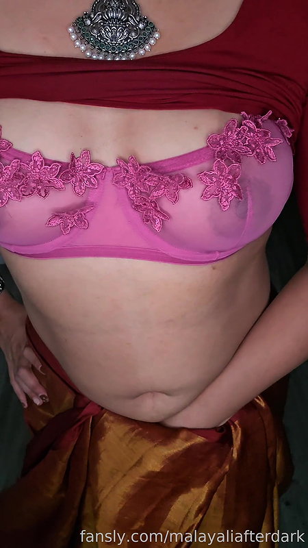 Youtuber Shruthi canadian malayalee 12