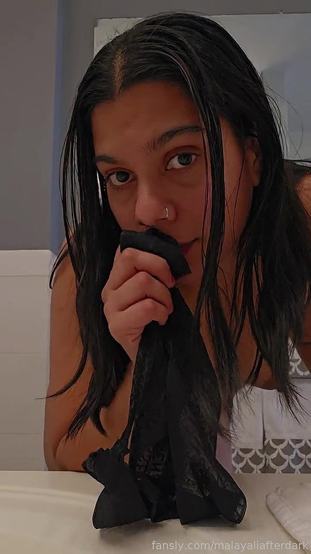 Youtuber Shruthi canadian malayalee 17