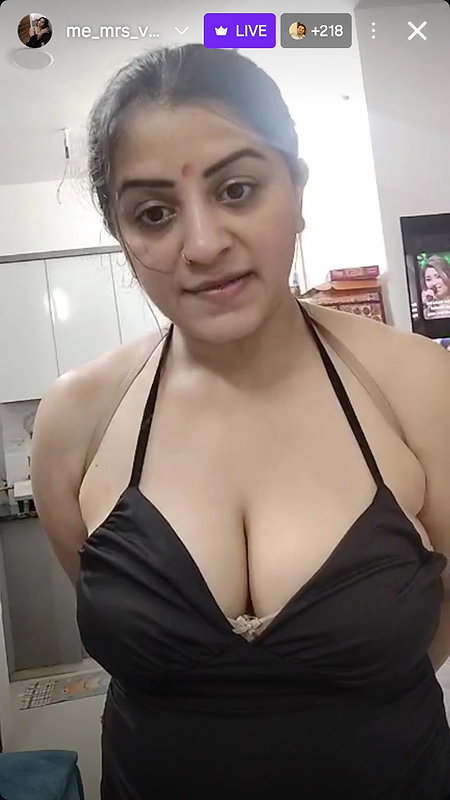 Youtuber Vandhana 12