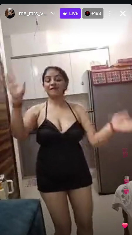 Youtuber Vandhana 13