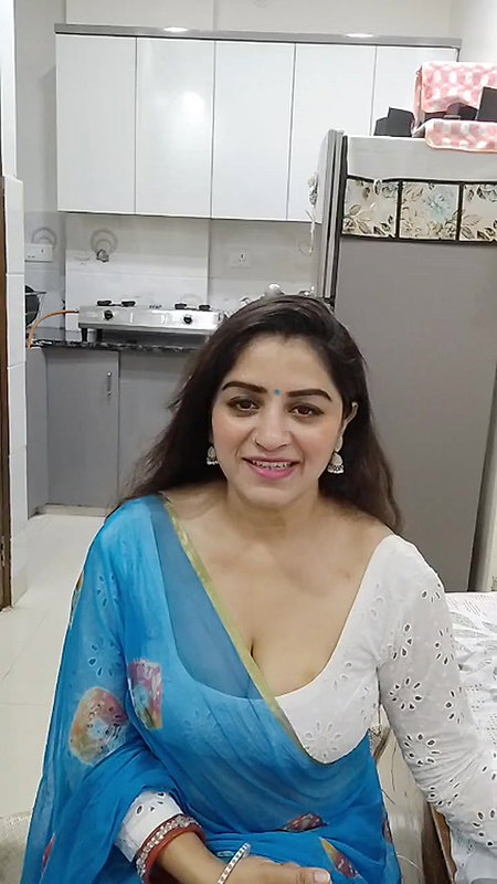 Youtuber Vandhana 14