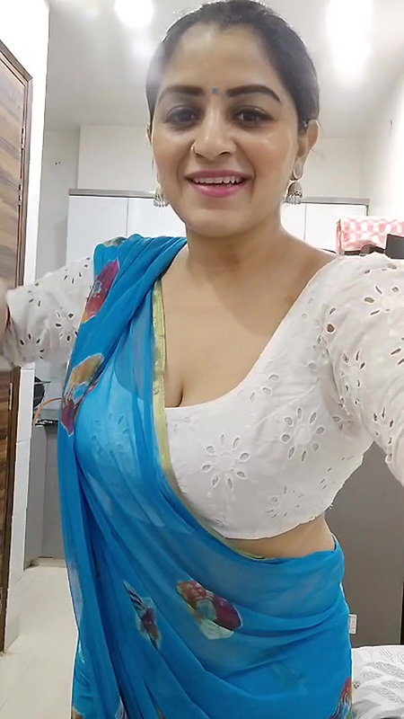 Youtuber Vandhana 14