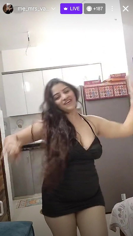 Youtuber Vandhana 16