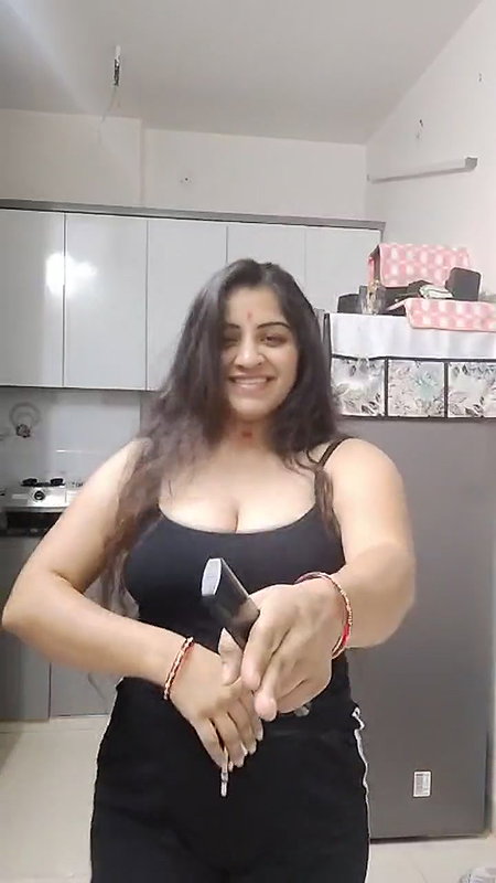 Youtuber Vandhana 17