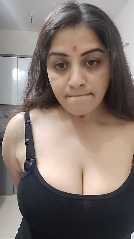 Youtuber Vandhana 17