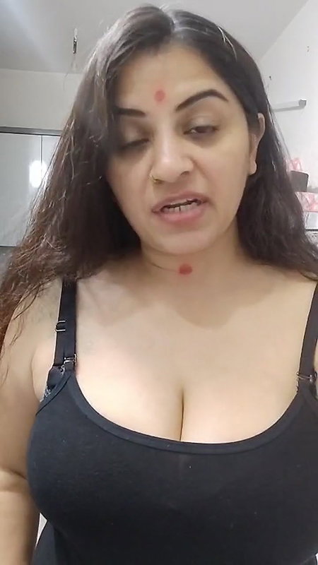 Youtuber Vandhana 17