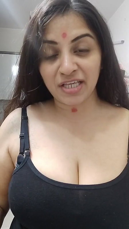 Youtuber Vandhana 17